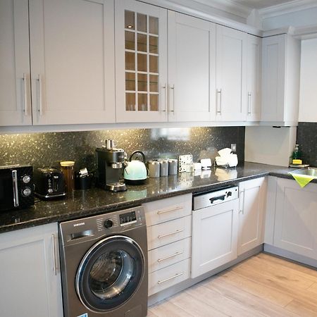 Bright Private Terrace - Free Private Parking - Tv - Wifi - Netflix Apartment Croydon Exterior foto