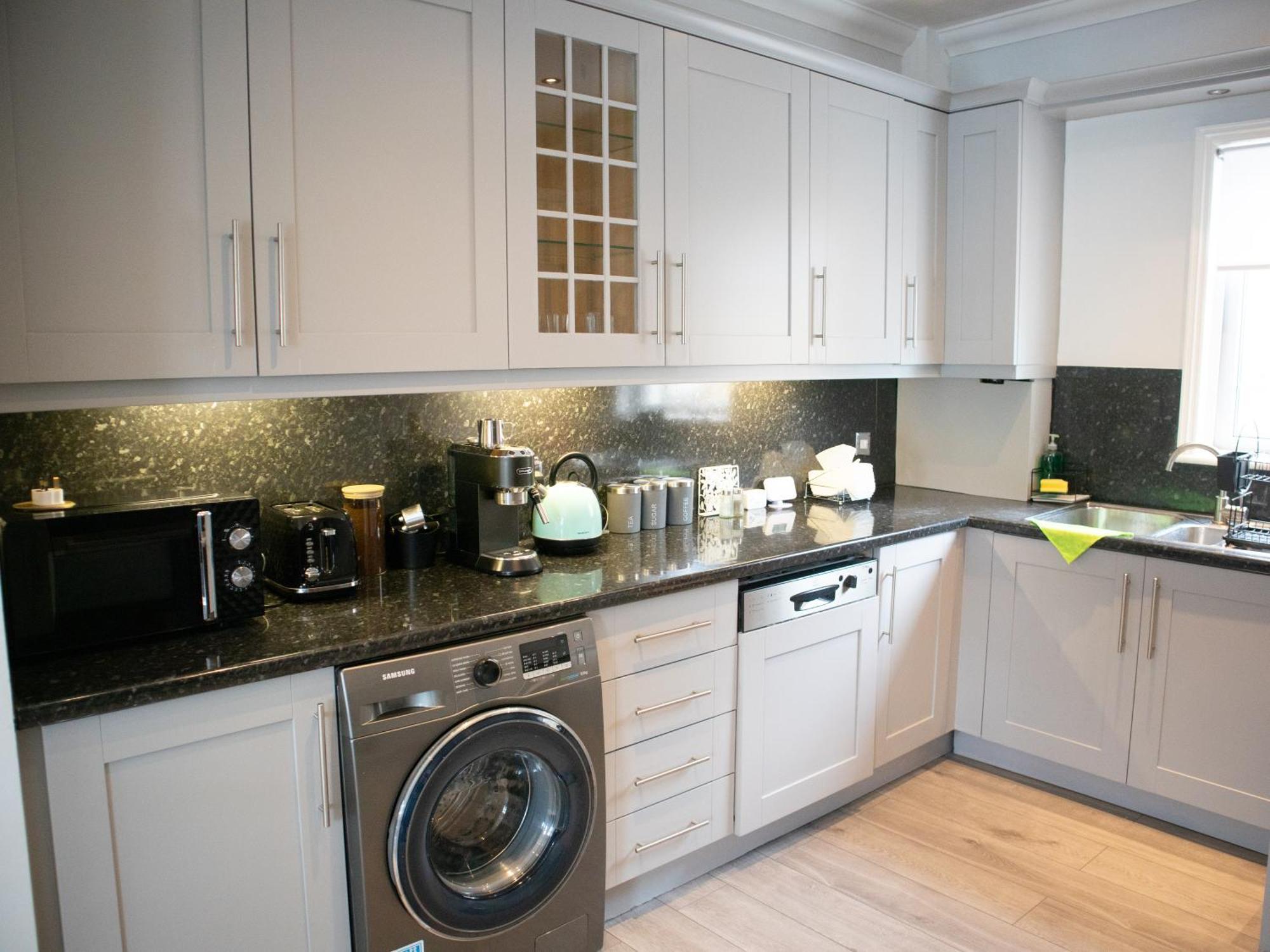 Bright Private Terrace - Free Private Parking - Tv - Wifi - Netflix Apartment Croydon Exterior foto