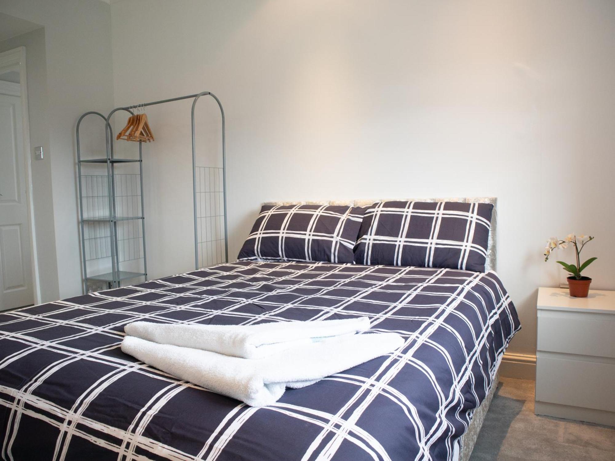 Bright Private Terrace - Free Private Parking - Tv - Wifi - Netflix Apartment Croydon Exterior foto