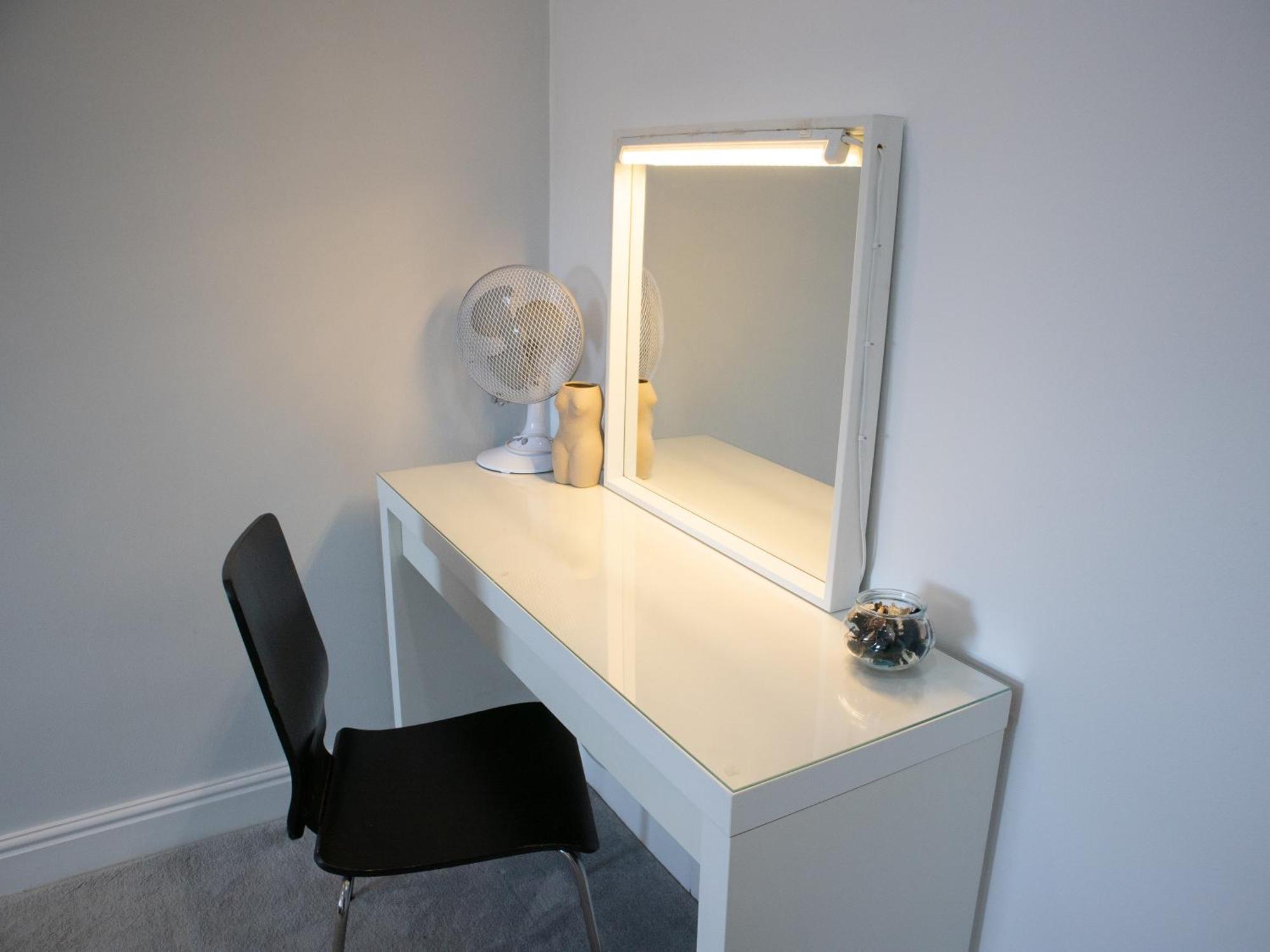 Bright Private Terrace - Free Private Parking - Tv - Wifi - Netflix Apartment Croydon Exterior foto