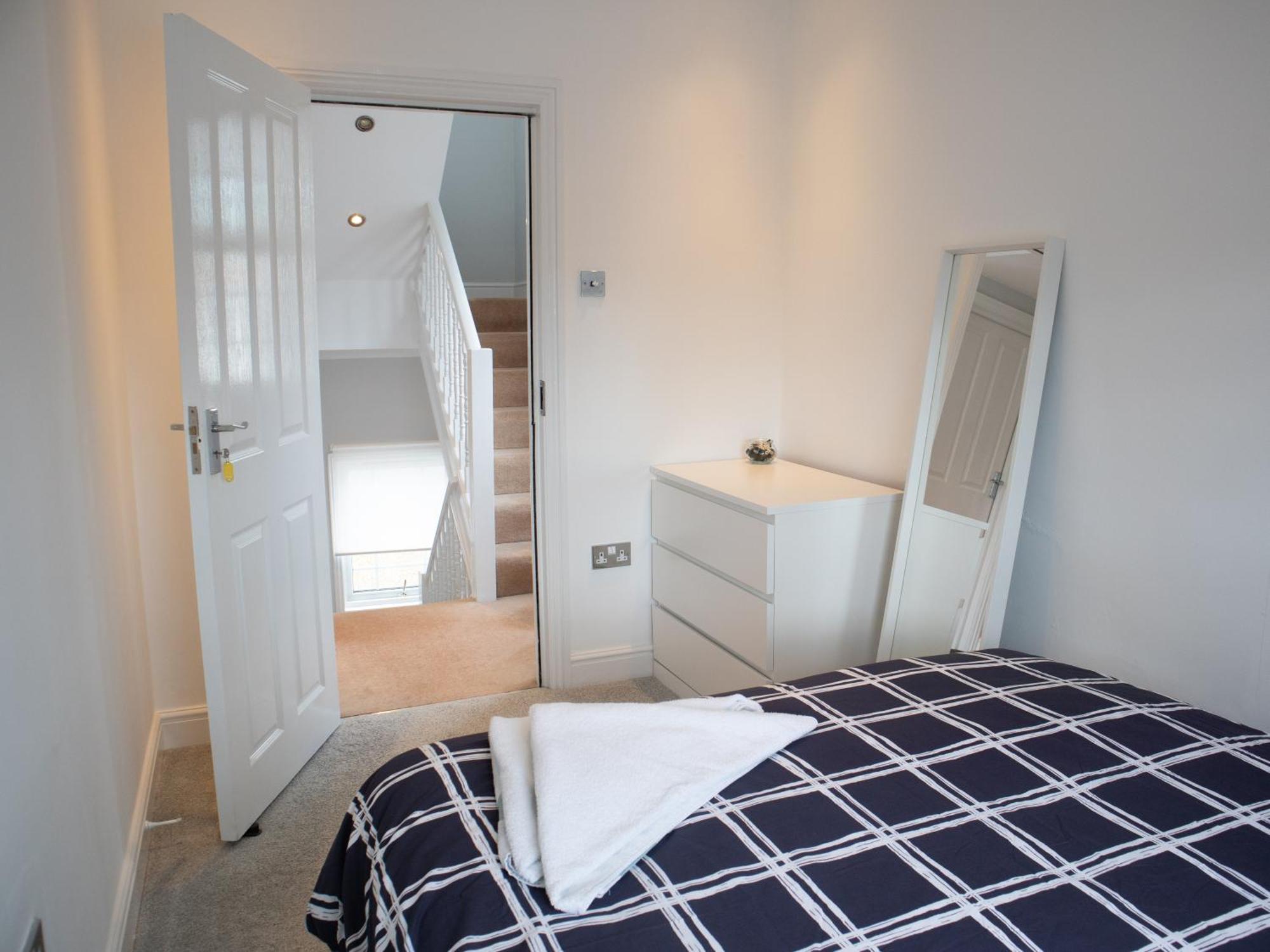 Bright Private Terrace - Free Private Parking - Tv - Wifi - Netflix Apartment Croydon Exterior foto