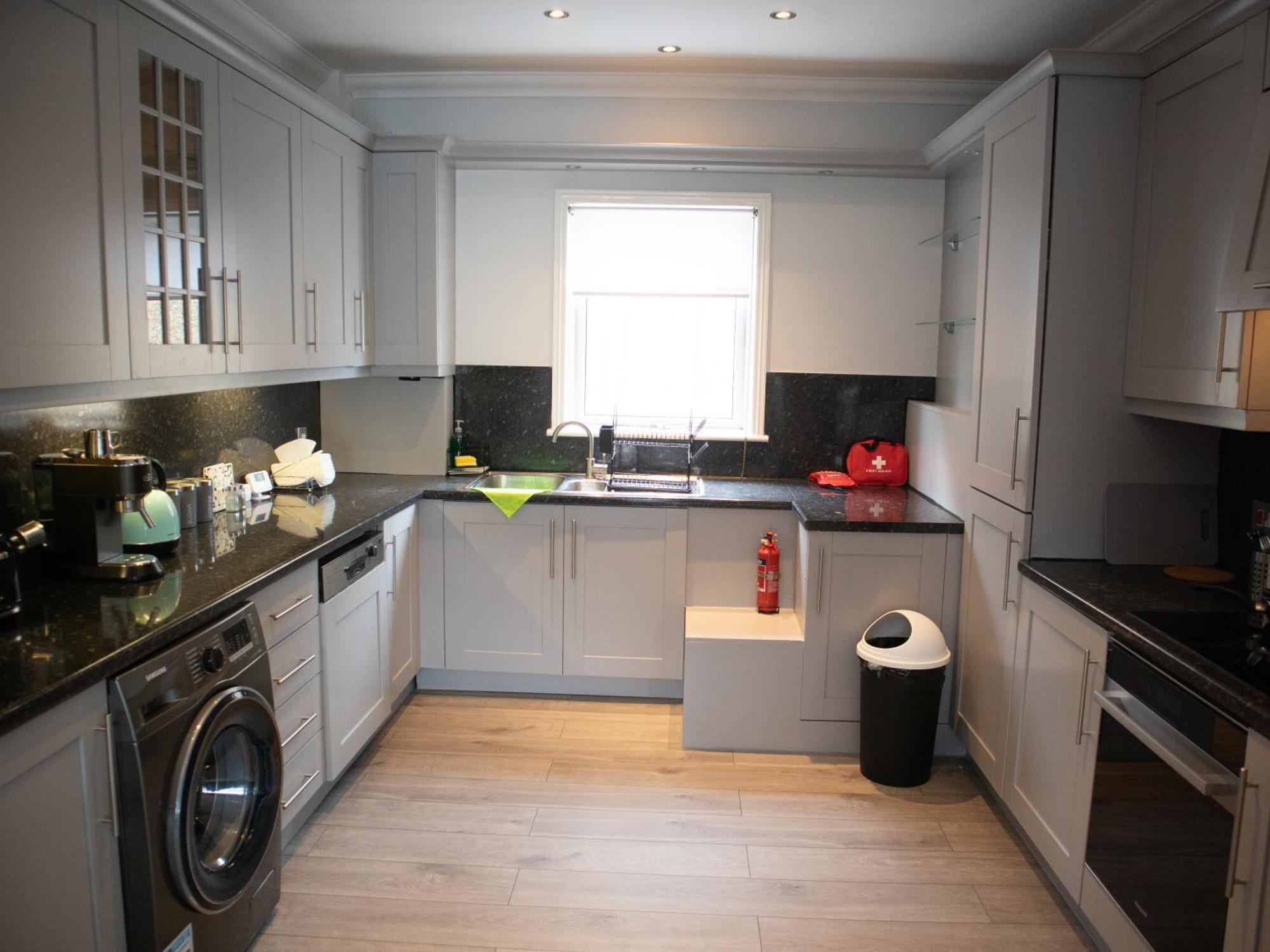 Bright Private Terrace - Free Private Parking - Tv - Wifi - Netflix Apartment Croydon Exterior foto