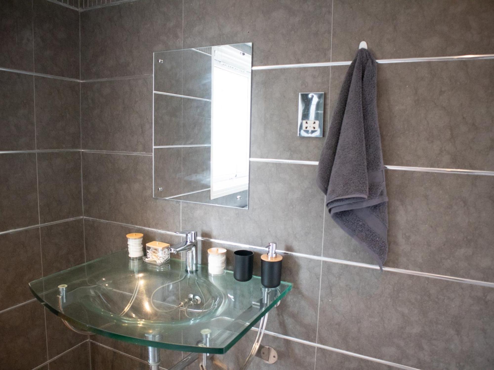 Bright Private Terrace - Free Private Parking - Tv - Wifi - Netflix Apartment Croydon Exterior foto