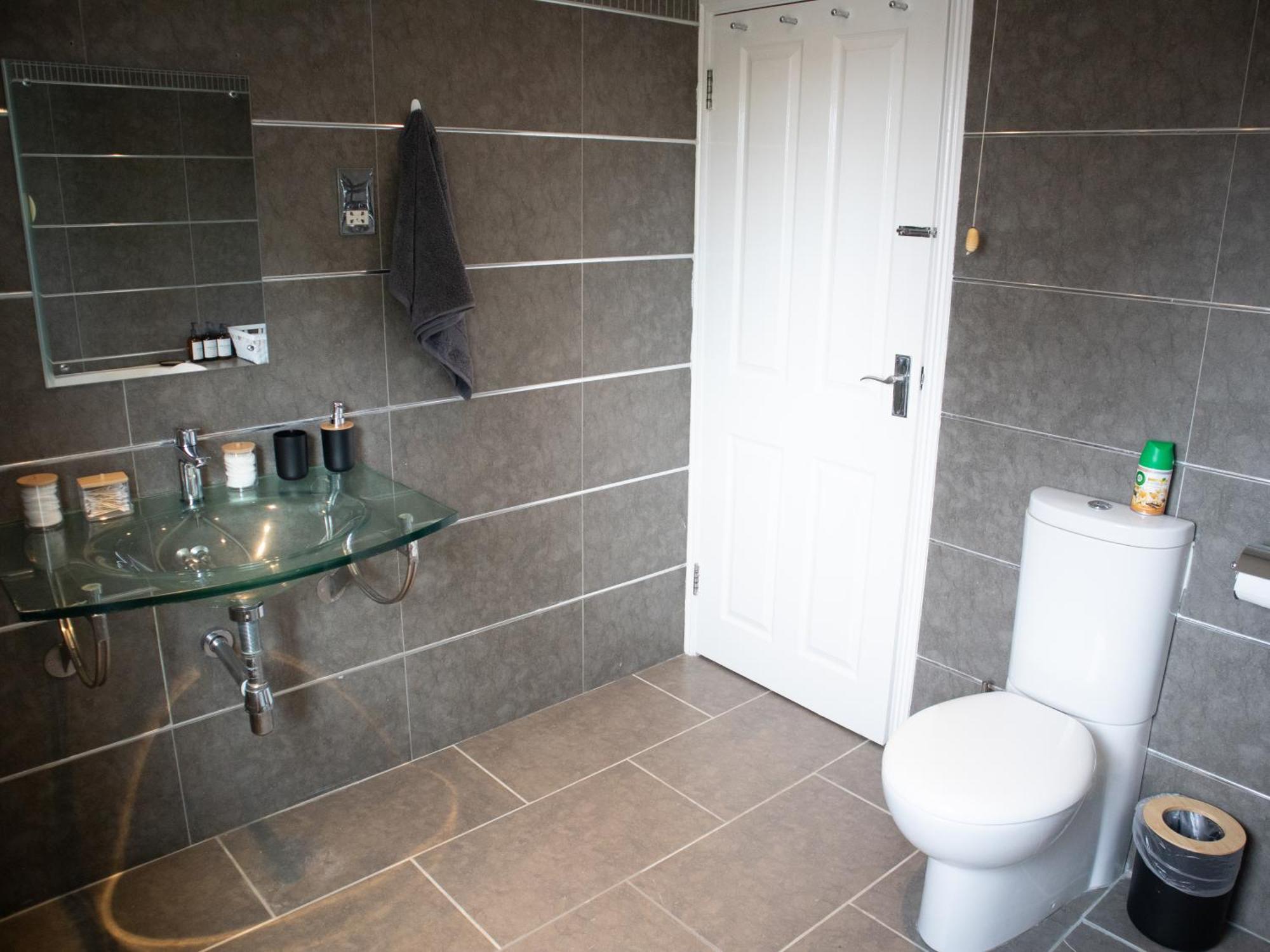 Bright Private Terrace - Free Private Parking - Tv - Wifi - Netflix Apartment Croydon Exterior foto